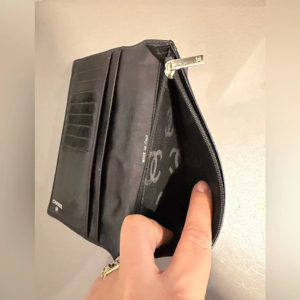 CHANEL Quilted Dark Leather wallet - Picture 8 of 11